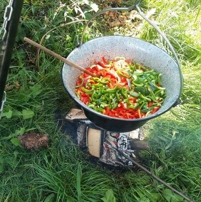 GRILL TRÓJNÓG OGRODOWY RUSZT INOX PALENISKO 80.KOCIOŁEK EMALIOWANY 8L