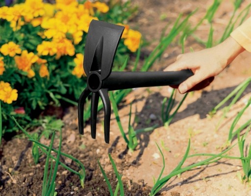 Двухсторонняя универсальная мотыга Fiskars