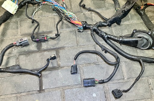 Volvo XC60 II B5 2.0 2021 разъем подкапотного ремня, установка