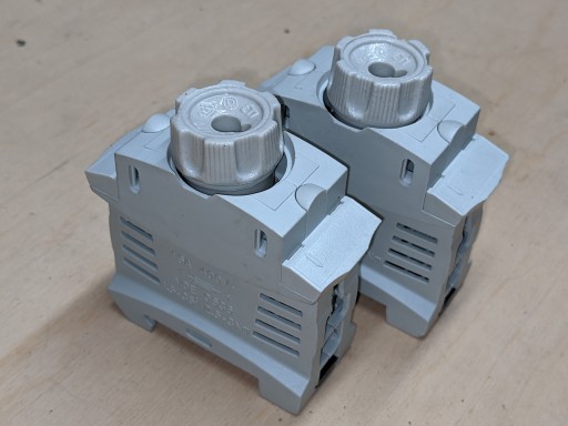 Блок предохранителей Hager Polo LD042