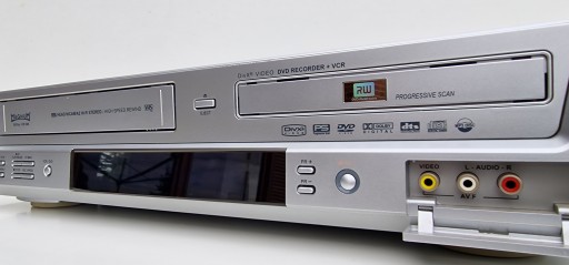 Комбинированный видео- и DVD-магнитофон Magnum VCR 3300