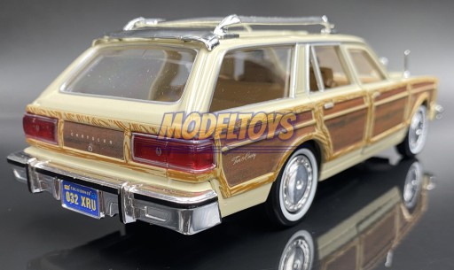Chrysler LeBaron Town&Coun в масштабе 1:24, Motormax 73331