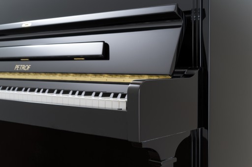 czarne pianino klasyczne Petrof P125 G1