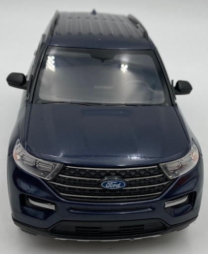 Ford Explorer XLT 2022 1:24 модель Motormax 79378 темно-синий