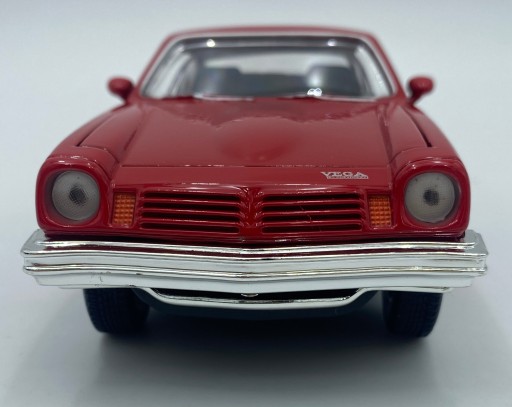 Chevrolet Vega 1974 1:24 Motormax 79046 красный