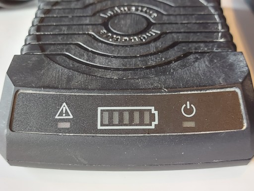 Wielonapięciowa Ładowarka indukcyjna Bosch GAL 1830 W kod- 2607225845