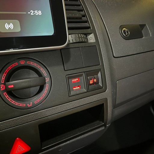 Зарядное устройство 2x USB VW T5 2003-2009 - RED Light