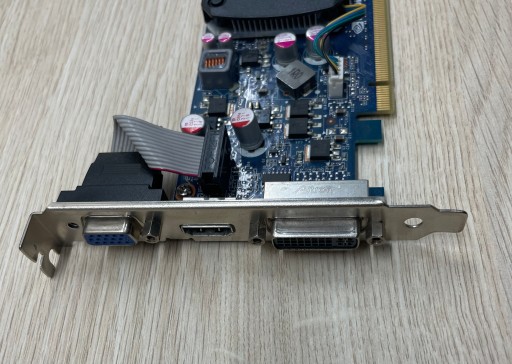 Видеокарта Nvidia GeForce GT220 1 ГБ