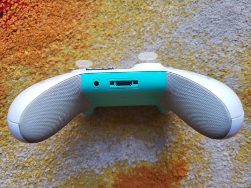 Xbox ONE Sport White Pad — в очень хорошем состоянии