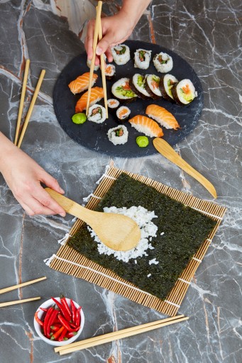 ZESTAW DO SUSHI 14 elementów 5x PAŁECZKI 2x MATA
