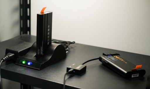 Зарядное устройство Smart Battery Deity DQC-1 Charger