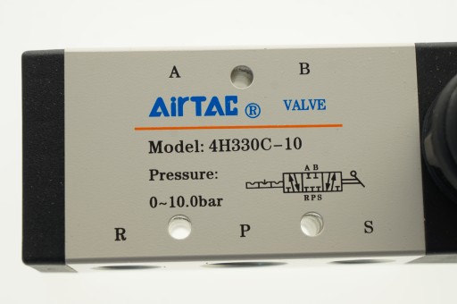3-ПОЗИЦИОННЫЙ БИСТАБИЛЬНЫЙ РУЧНОЙ КЛАПАН AIRTAC 4H330C-10 5/3-3/8 NC