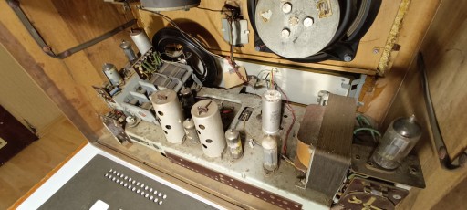 Radio drewniane zabytkowe ,,RFT AM-FM SUPER DOMINANTE SERIE DRESDEN,,