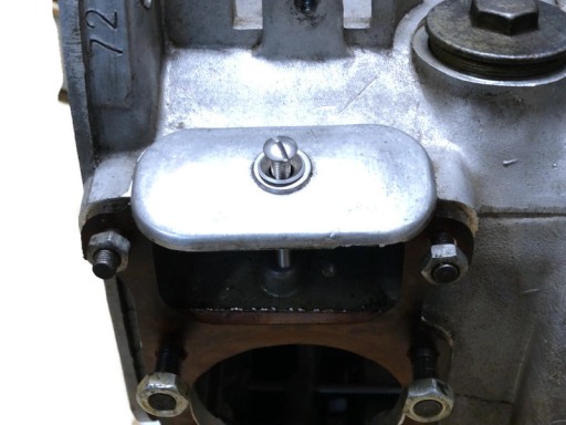 Винт клапанной крышки K750,M72,M в сборе