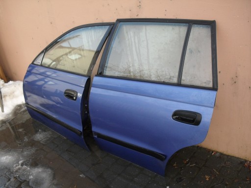 ДВЕРЬ ЛЕВАЯ ПРАВАЯ ЗАДНЯЯ TOYOTA CARINA E COMBI 1996 г.