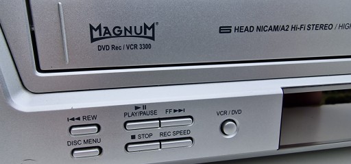 Комбинированный видео- и DVD-магнитофон Magnum VCR 3300