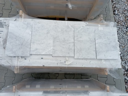 Плитка из мрамора Carrara bianco, полосы 2 см, полированная