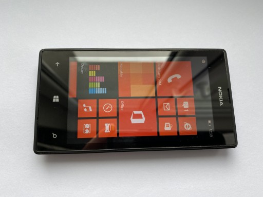 Телефон Nokia Lumia 520 в комплектации без замка