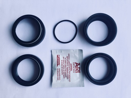 УПЛОТНИТЕЛИ ARIETE ДЛЯ ВЕЛОСИПЕДНОЙ/МТБ ПОДВЕСКИ MARZOCCHI 35MM 4 ШТ.