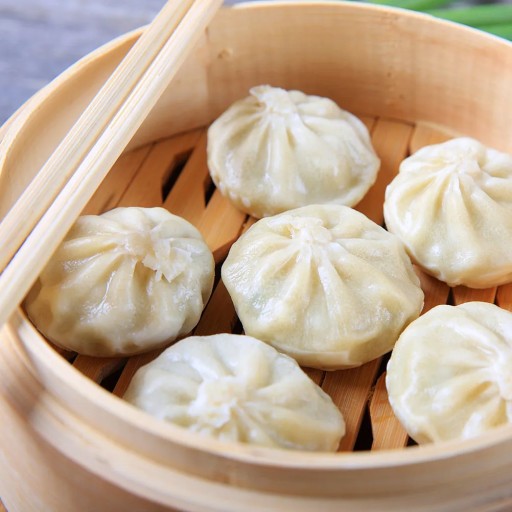 Бамбуковая корзина для пароварки с курицей и рисом