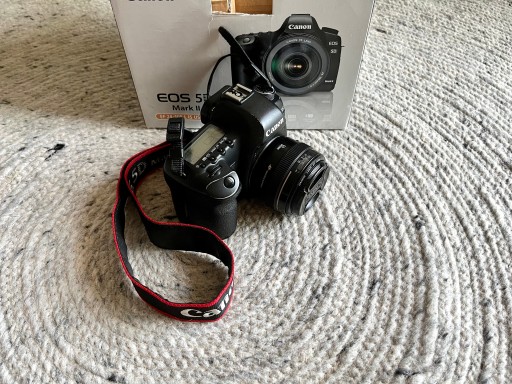 Зеркальная камера CANON EOS 5D Mark II