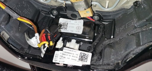 SKODA OCTAVIA IV 4 2020 - МНОГОФУНКЦИОНАЛЬНЫЙ РУЛЕВОЙ КОЛЕСО