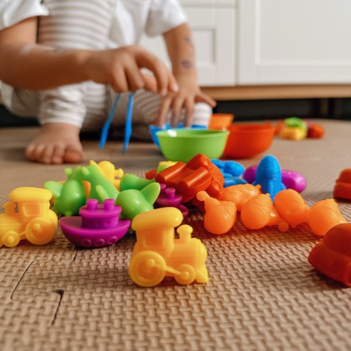 ZESTAW EDUKACYJNY MONTESSORI NAUKA KOLORÓW LICZENIA SORTER FIGURKI WOOPIE