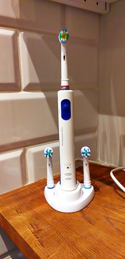 ПОДСТАВКА ДЛЯ ГОЛОВКИ И ЩЕТКИ ORAL-B