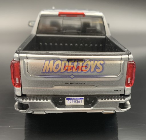GMC Sierra 1500 SLT Crew Cab в масштабе 1:27, Motormax 79361