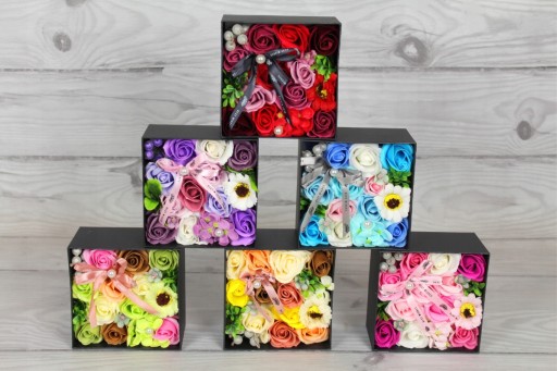Kwiaty mydlane róże w pudełku prezent flower box