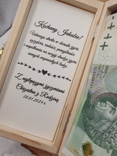 Подарок на 18 лет – копилка.