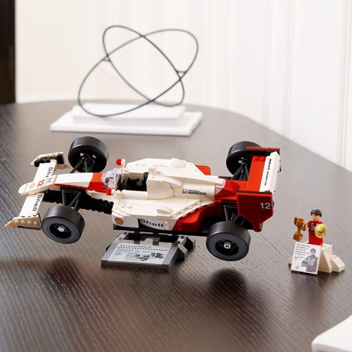LEGO ICONS 10330 MCLAREN F1 MP4/4 И АЙРТОН СЕННА