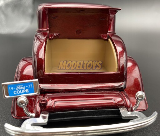 Металлическая модель Ford Coupe 1932 года 1:24 Motormax 73251
