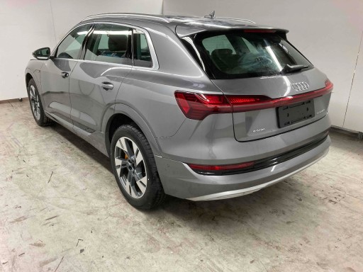 Передний БАМПЕР КАПОТ Audi e-tron 55 LZ7F в сборе