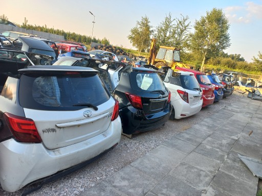 Toyota AYGO II, передняя левая четверть, порог, стойка