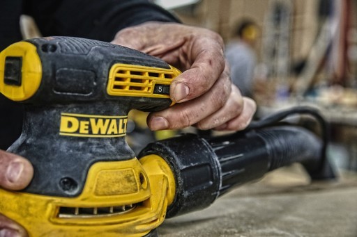 ЭКСЦЕНТРИЧЕСКАЯ ШЛИФОВАЛЬНАЯ МАШИНА DEWALT DWE6423 280 Вт 125 ММ