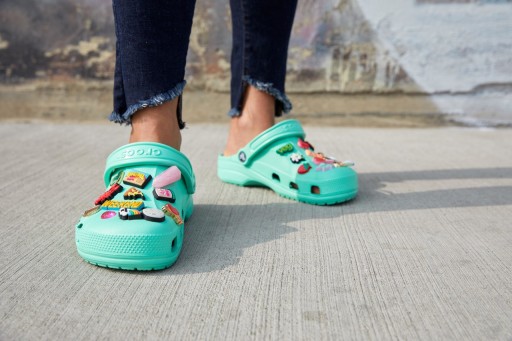 булавка Crocs Jibbitz, украшение для обуви с разбитым сердцем
