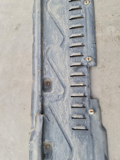 КРЫШКА ШАССИ VW T5 7H0825210E
