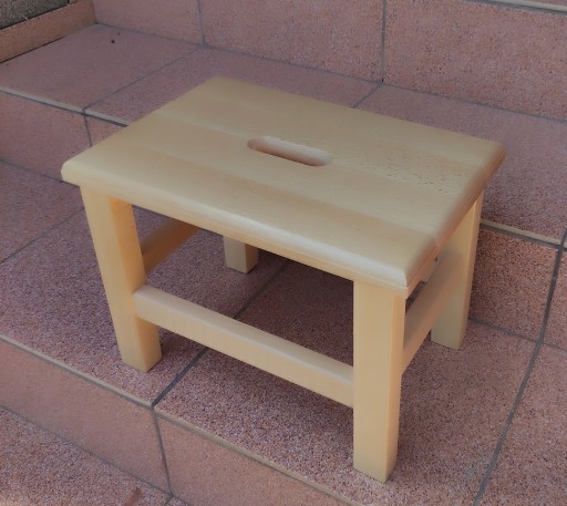 STOŁEK DREWNIANY z uchwytem RYCZKA BUK - taboret niski PODNÓŻEK
