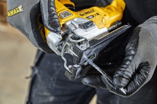 Akumulatorowa wyrzynarka DCS334NT DeWalt + walizka