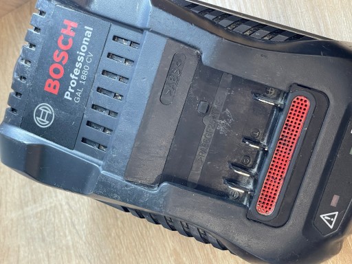 КОМПЛЕКТ УДАРНОГО ОТВЕРТКА BOSCH 18V-200C