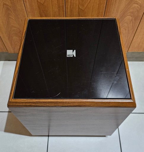 KEF PSW 2010 Активный сабвуфер | 25 см | 250 Вт |