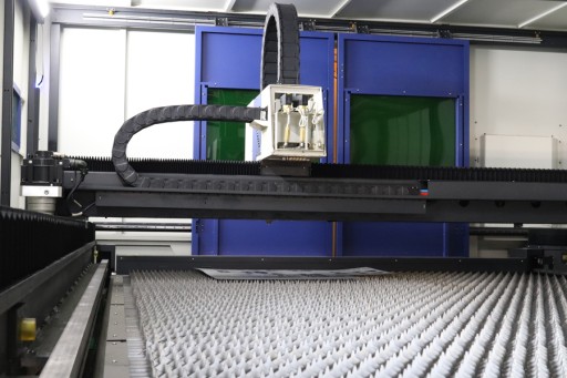 Laser CNC do cięcia blach 1.5kW IPG Niemcy 4,0x2,5