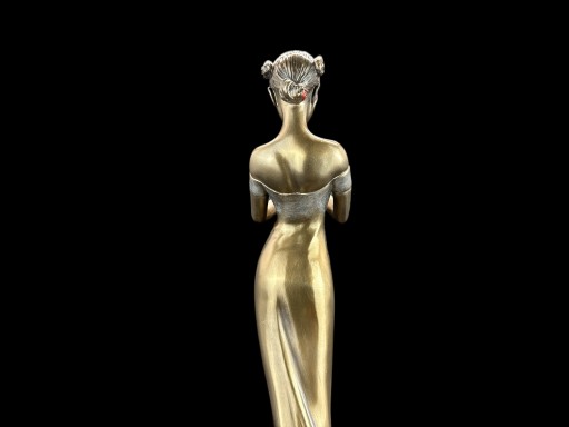 Figurka Rzeźba Statuetka flecistka GRAJĄCA NA FLECIE VERONESE WU75220A4