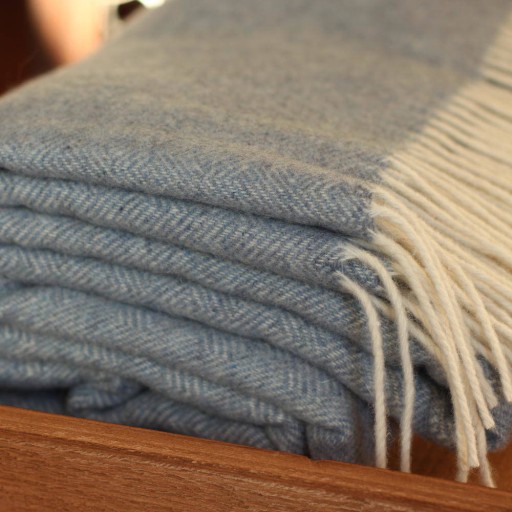 Плед MERINO FRET синего цвета из мягкой шерсти