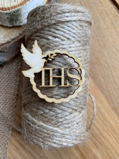 Декоративная табличка с голубем IHS, скрапки 4,5 см.