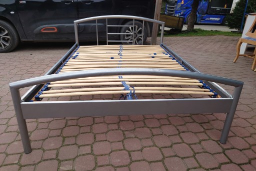 Стальная двуспальная кровать 140 х 200 дизайн.