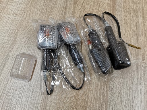 Kierunkowskazy mini carbon białe 4szt +klosz 23W