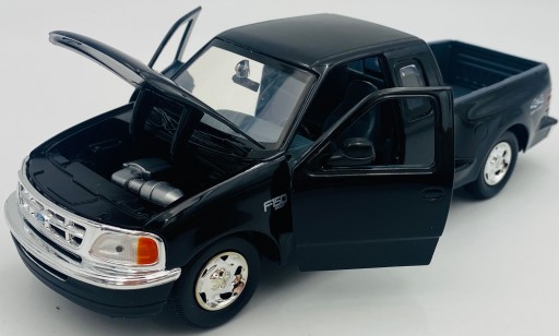 Ford F-150 Flareside Supercab Pickup 2001 1:24 Motormax 73284 черный