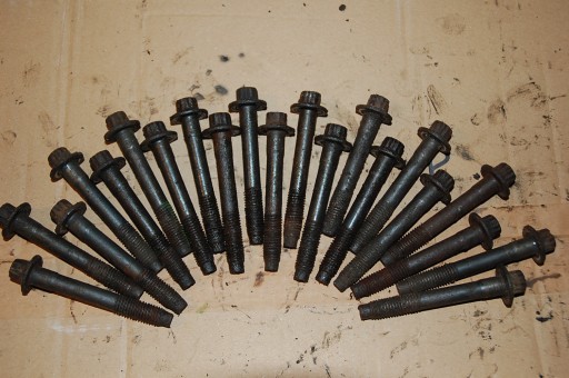 БОЛТ СТУПИЦЫ ПЕРЕДНЕГО ПОДШИПНИКА СТОЙКИ - GRAND CHEROKEE ZJ 92-98 WJ 99-04